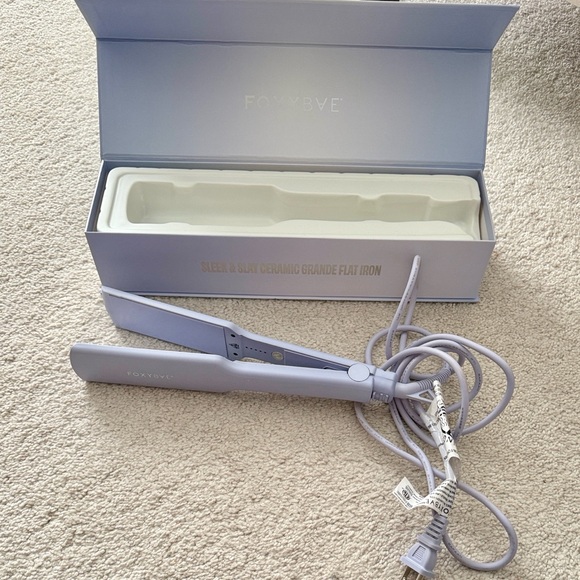 FoxyBae Ceramic Hair Straightener - Picture 5 of 5